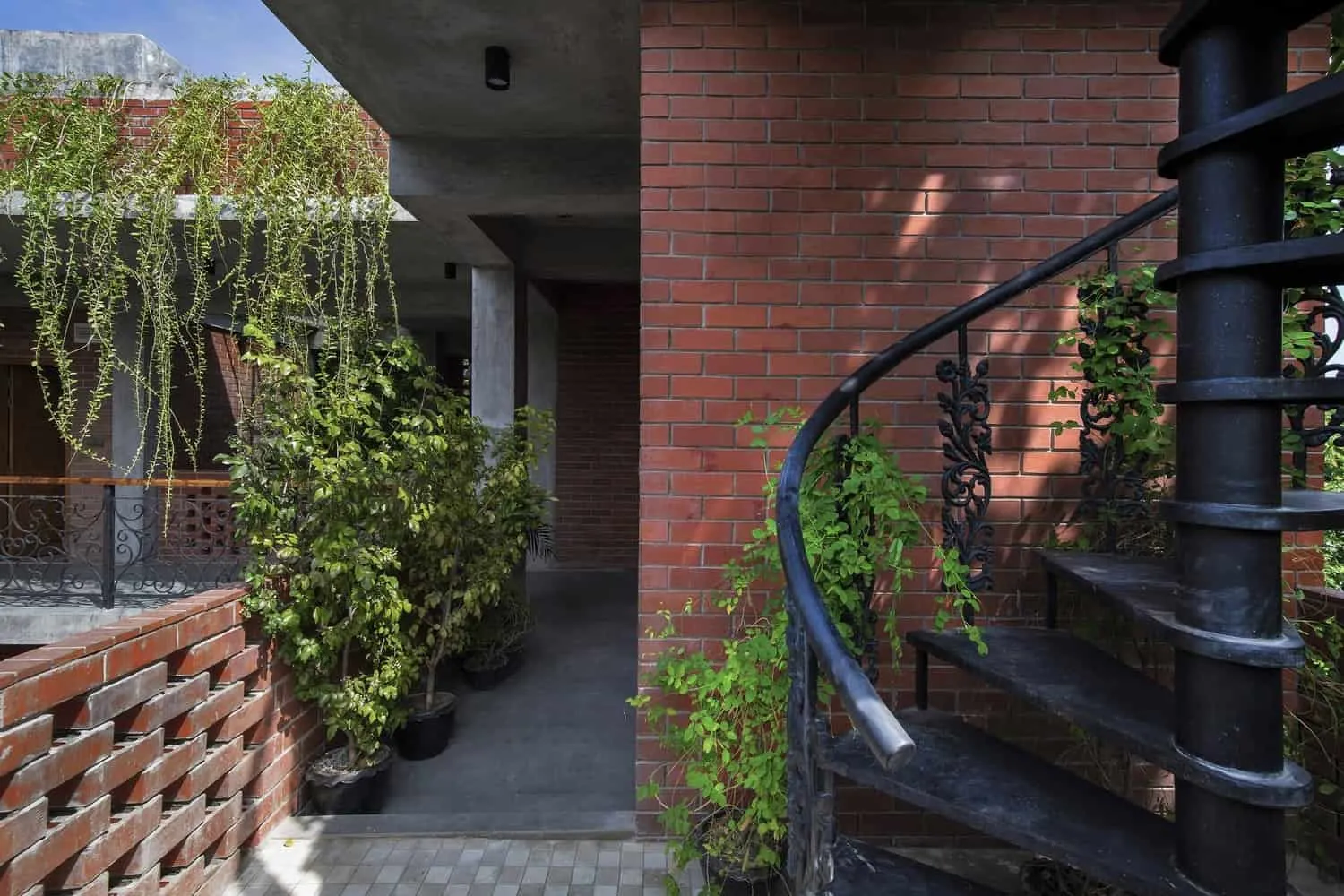 艾娜·布尔·阿达尔住宅 | Sheral Architects | 孟加拉国纳托尔