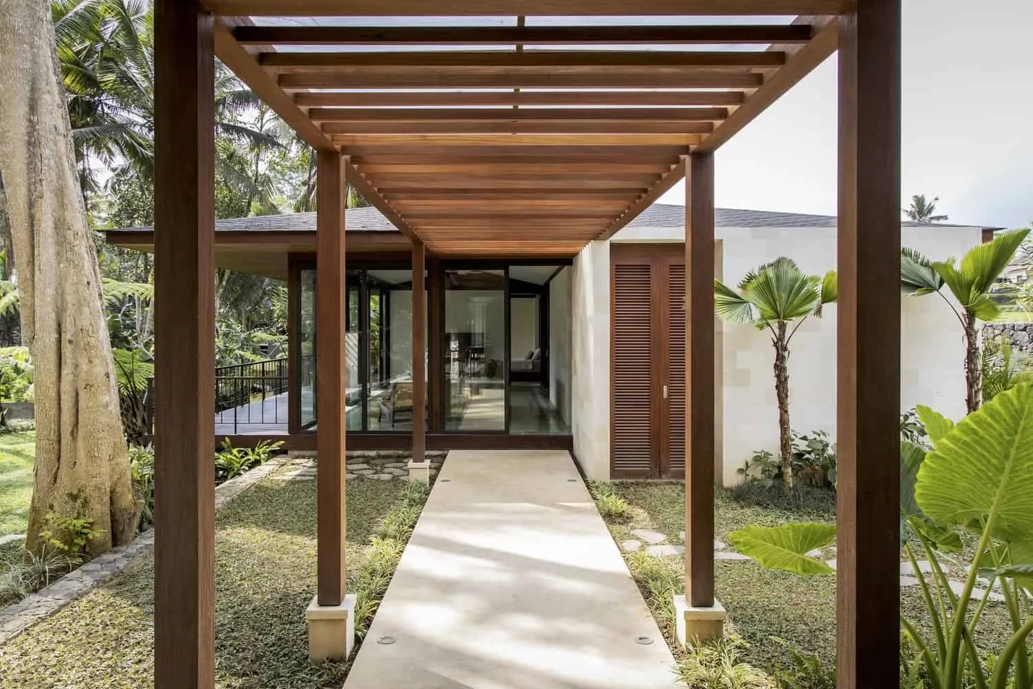 Дом Ле Каван от W+M Design Studio в Паянгане, Индонезия