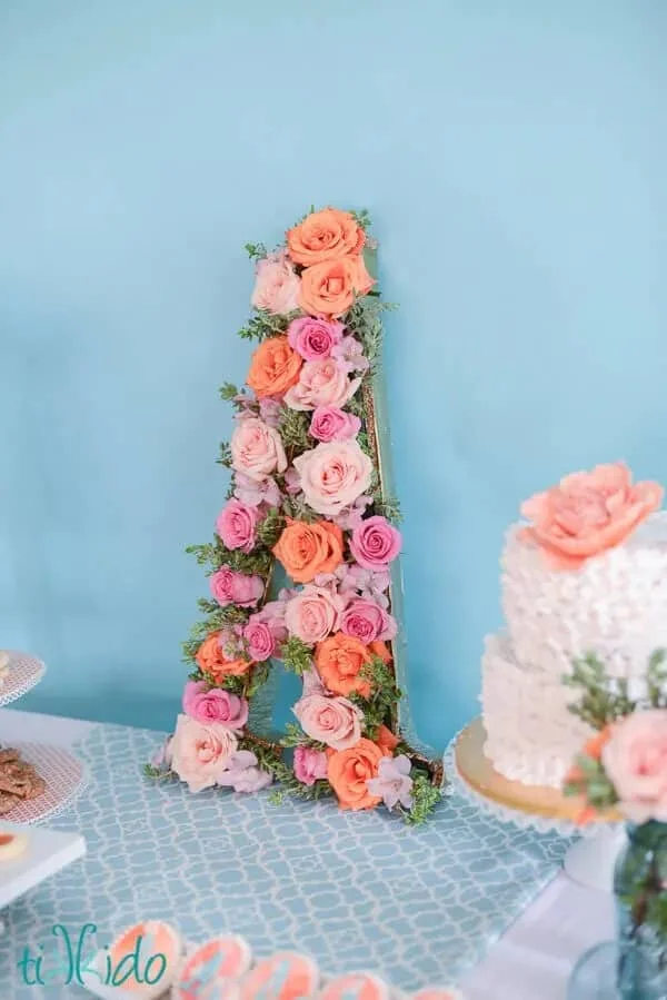 3. Monograma floral gigante