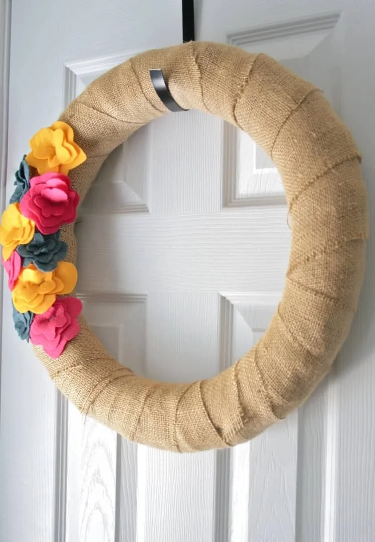 9. DIY collar con envoltura de lona y flores