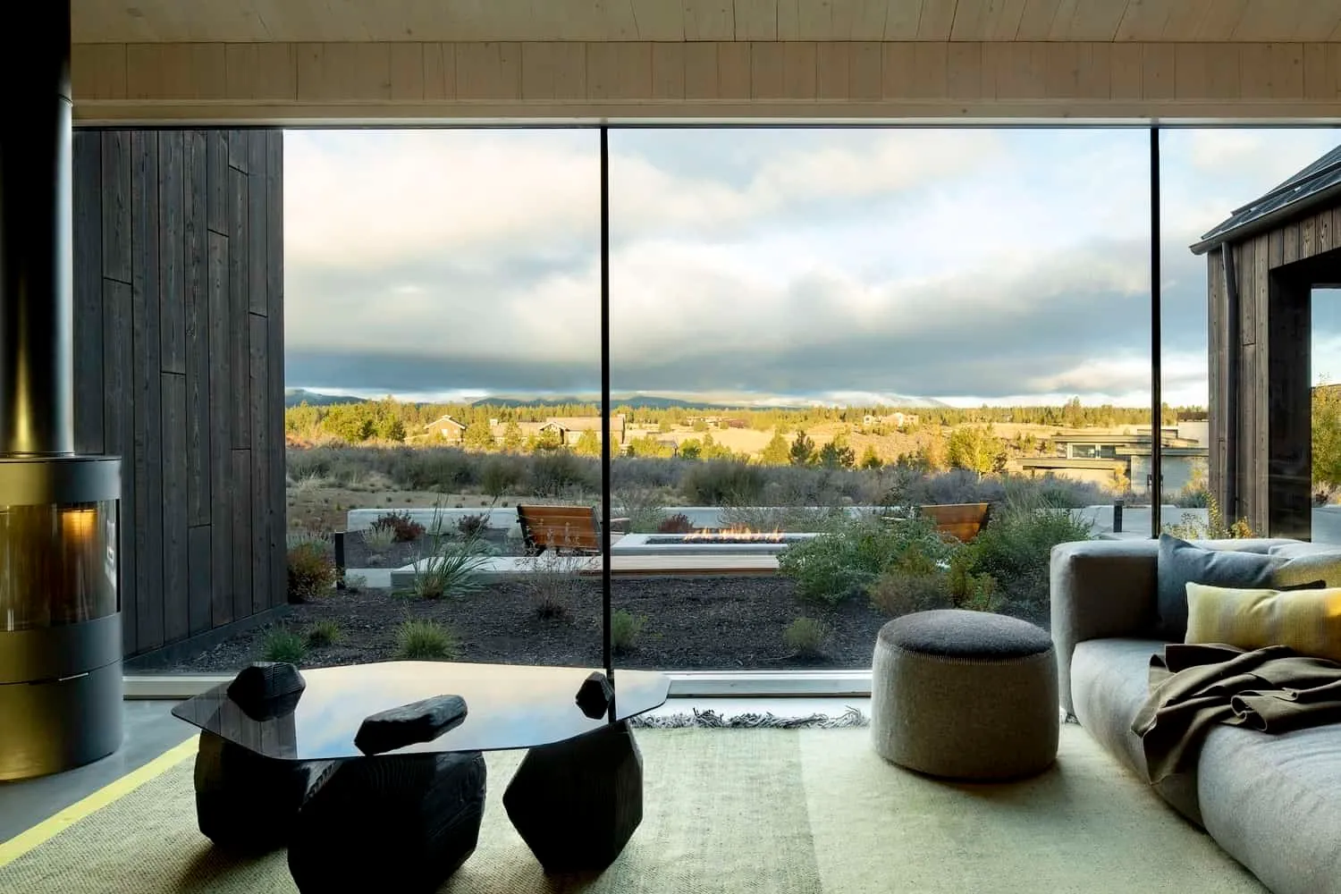 俄勒冈本德的克里兹霍瓦特住宅由Mork-Ulnes Architects设计