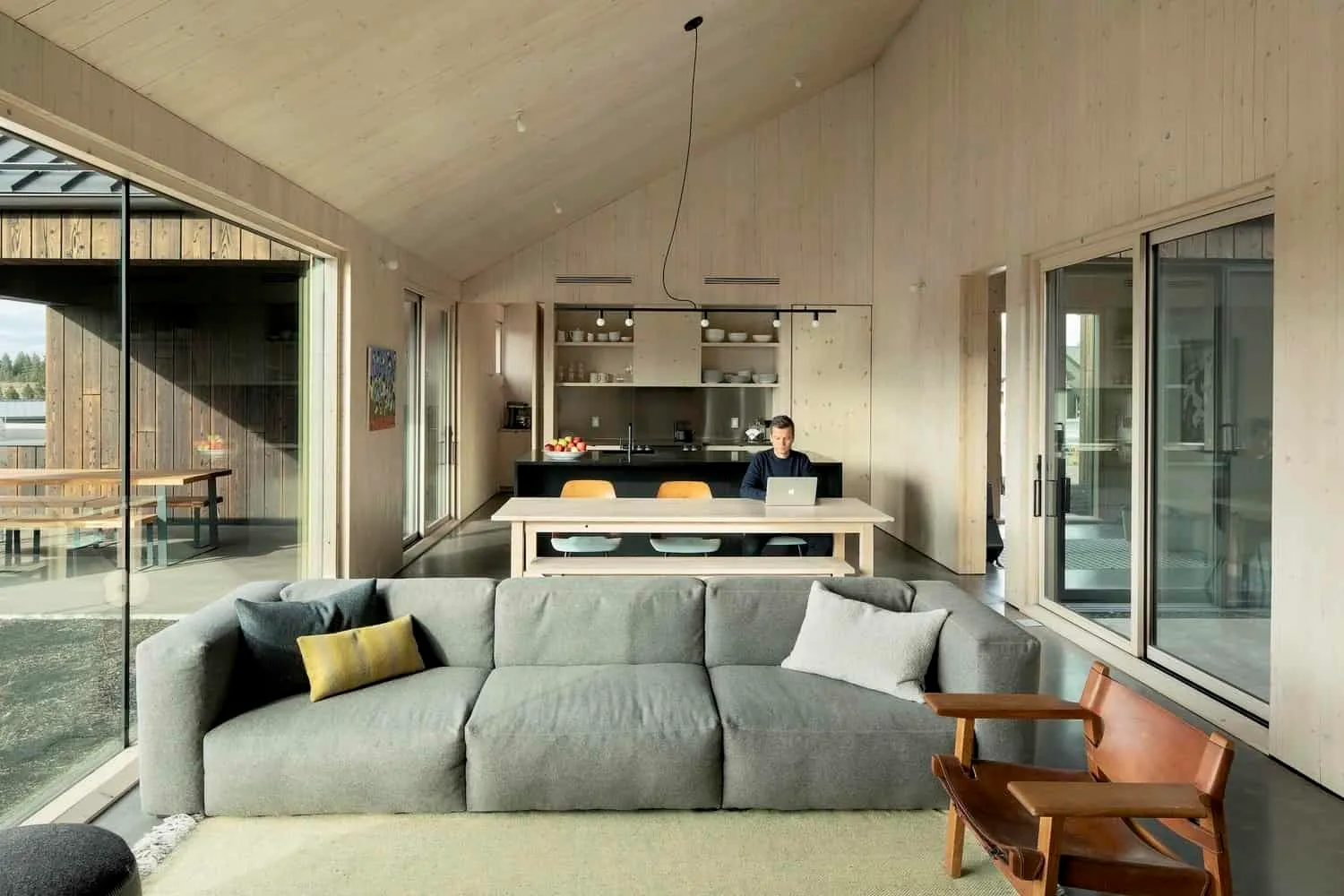 俄勒冈本德的克里兹霍瓦特住宅由Mork-Ulnes Architects设计