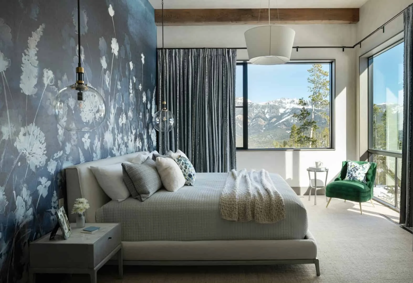 6. Dormitorio con vista a las montañas