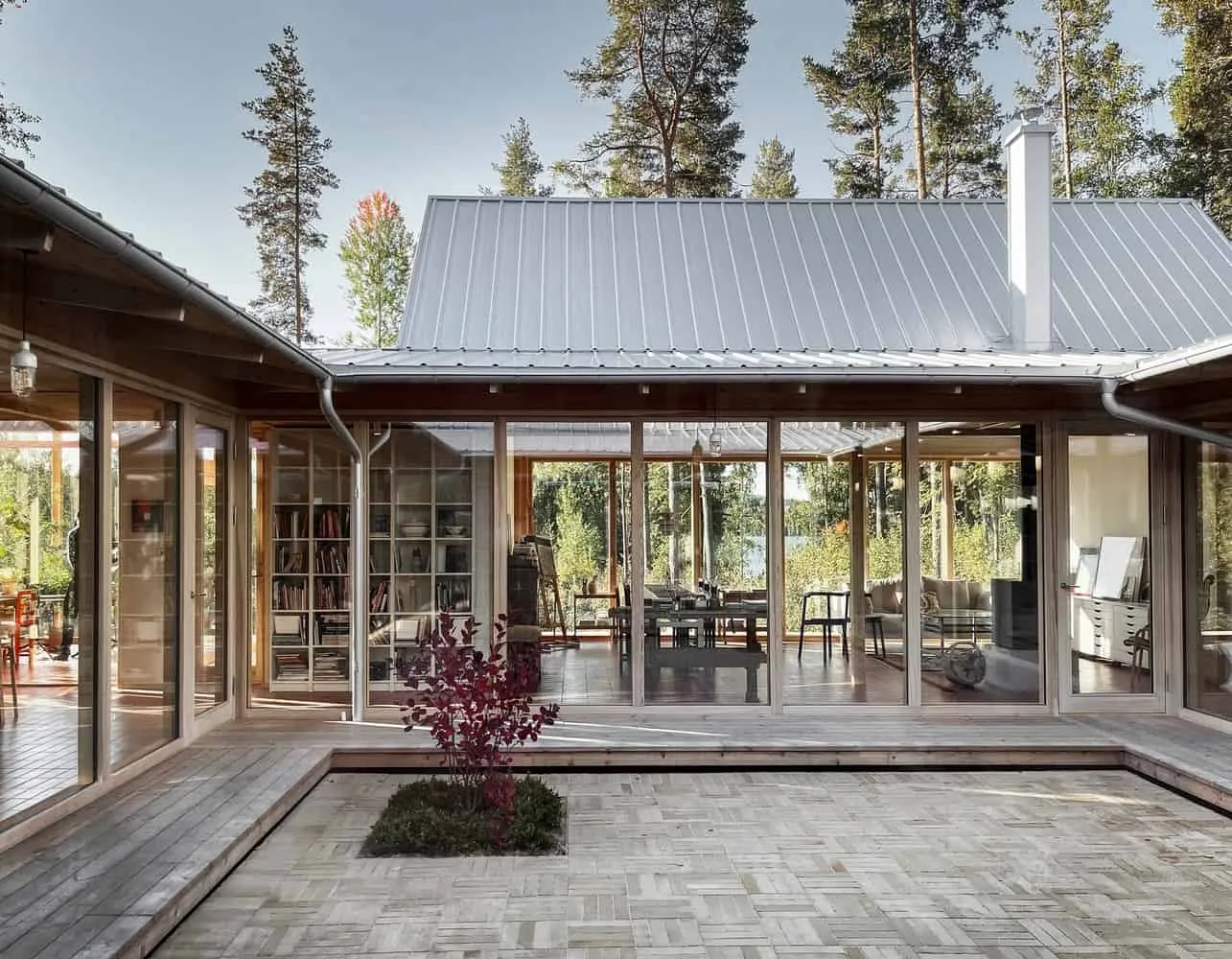 图书馆住宅由Fria Folket + Hanna Michelson设计：被书籍环绕的庭院住宅