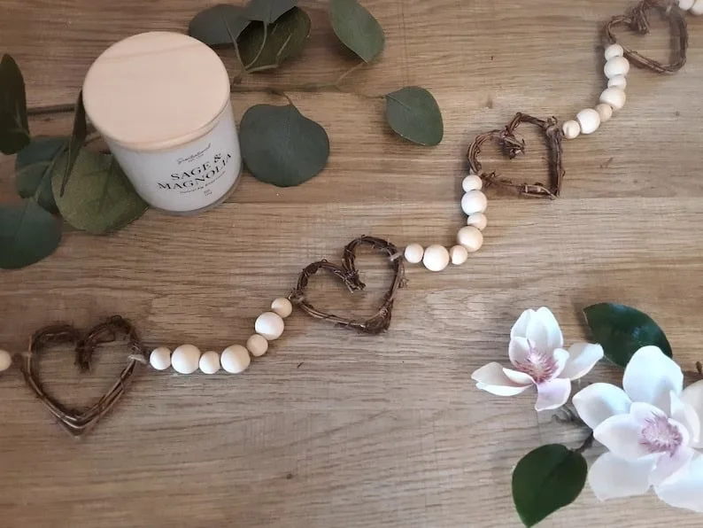 6. Guirnalda de enredadera con corazones para el Día de la Madre