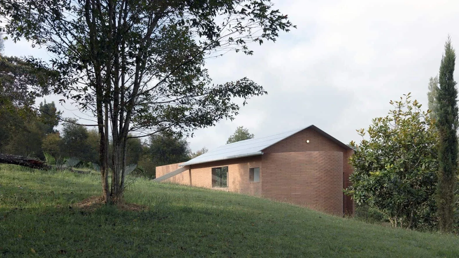 LCLA Office设计的奥卡里纳之家——哥伦比亚高原上的紧凑砖房与艺术家画廊