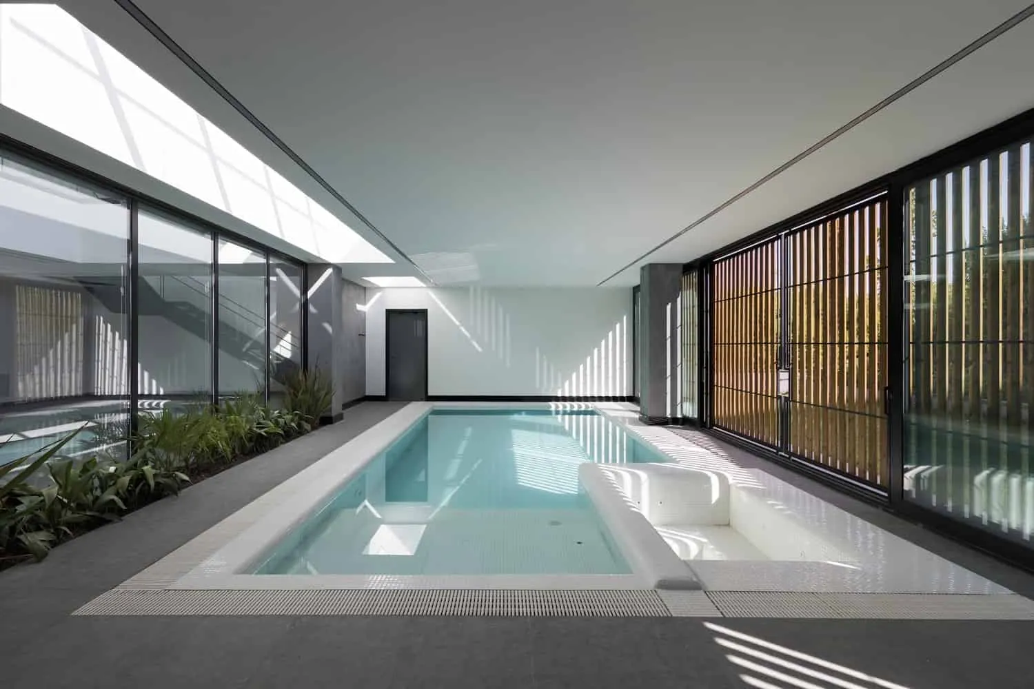 Ханна Вилла от Eade Va Ejra: перекрывающиеся кубы создают частную оазис в Хаштгерде