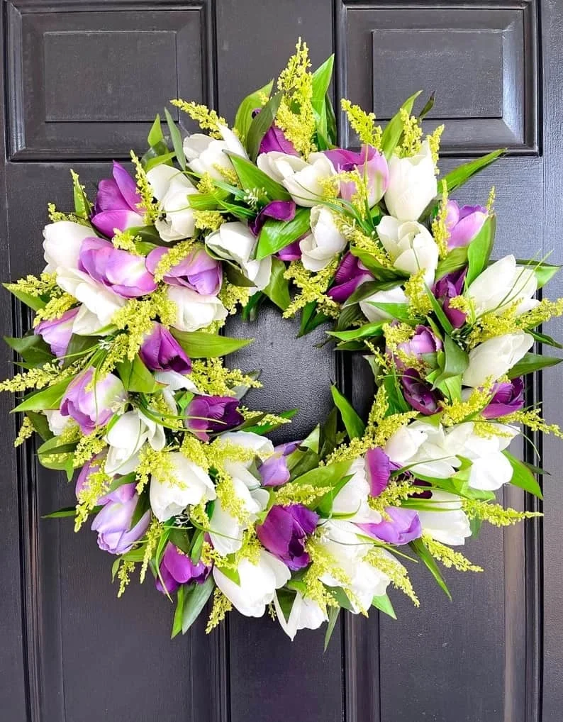 10. Guirnaldas de tulipanes para puerta principal