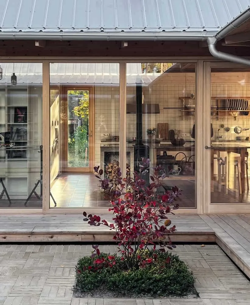 图书馆住宅由Fria Folket + Hanna Michelson设计：被书籍环绕的庭院住宅