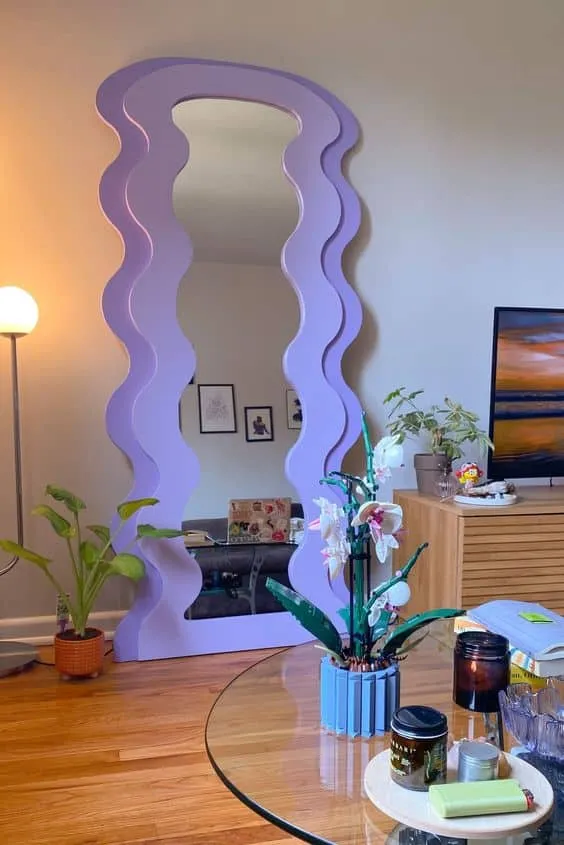 简约风格的少女卧室设计，搭配紫色装饰