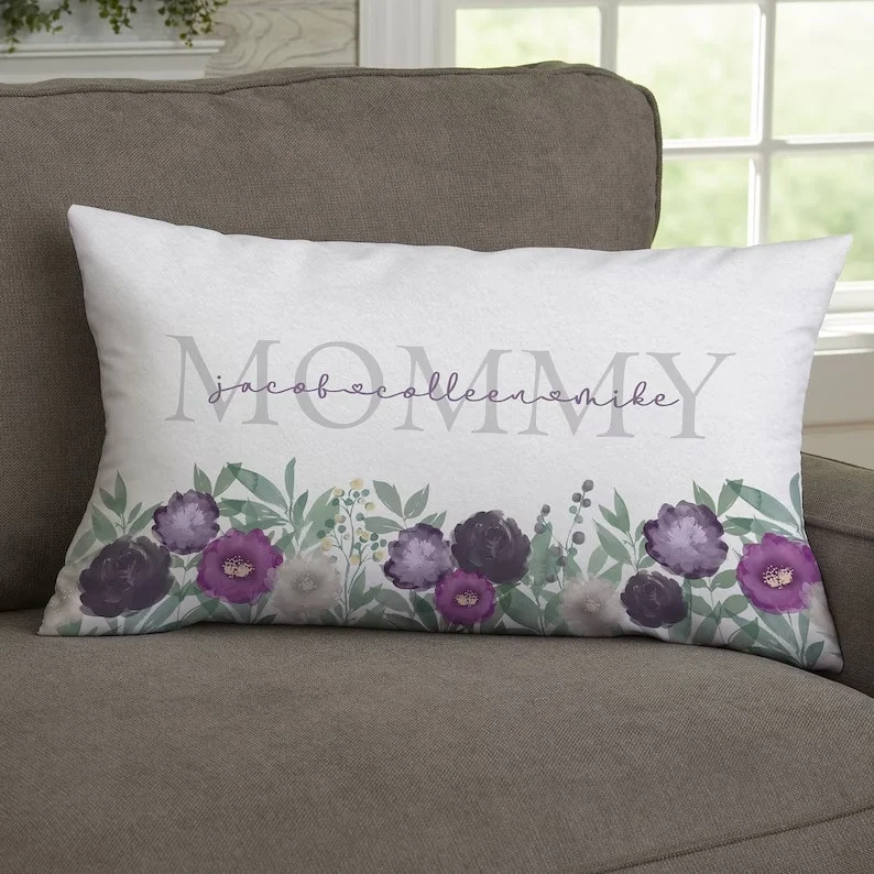 7. Amor floral para mamá - almohada personalizada