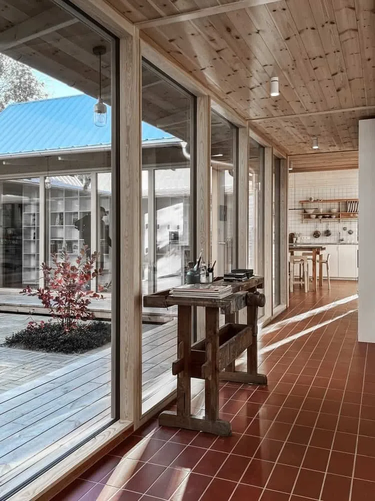 图书馆住宅由Fria Folket + Hanna Michelson设计：被书籍环绕的庭院住宅