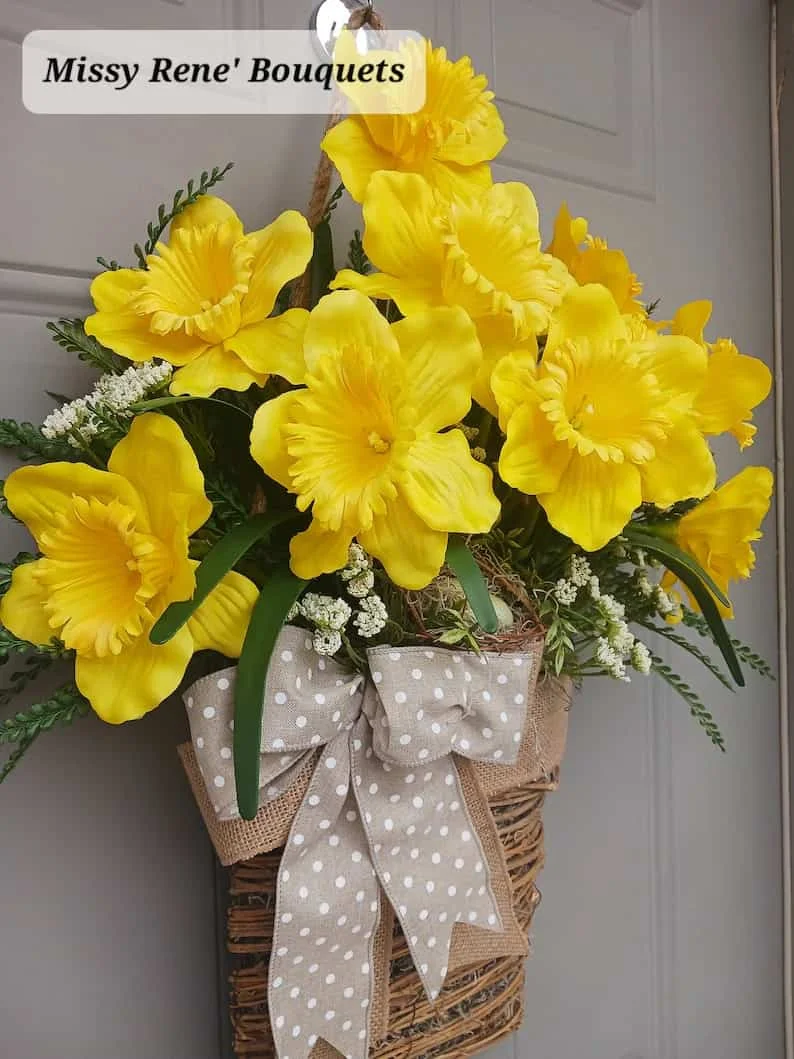 7. Guirnaldas con narcisos en canasta