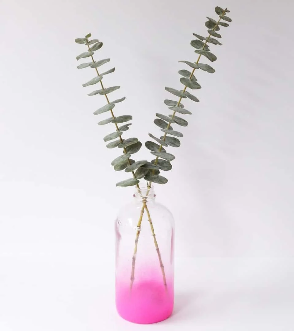 6. Jarrón de botella de vidrio con efecto ombre