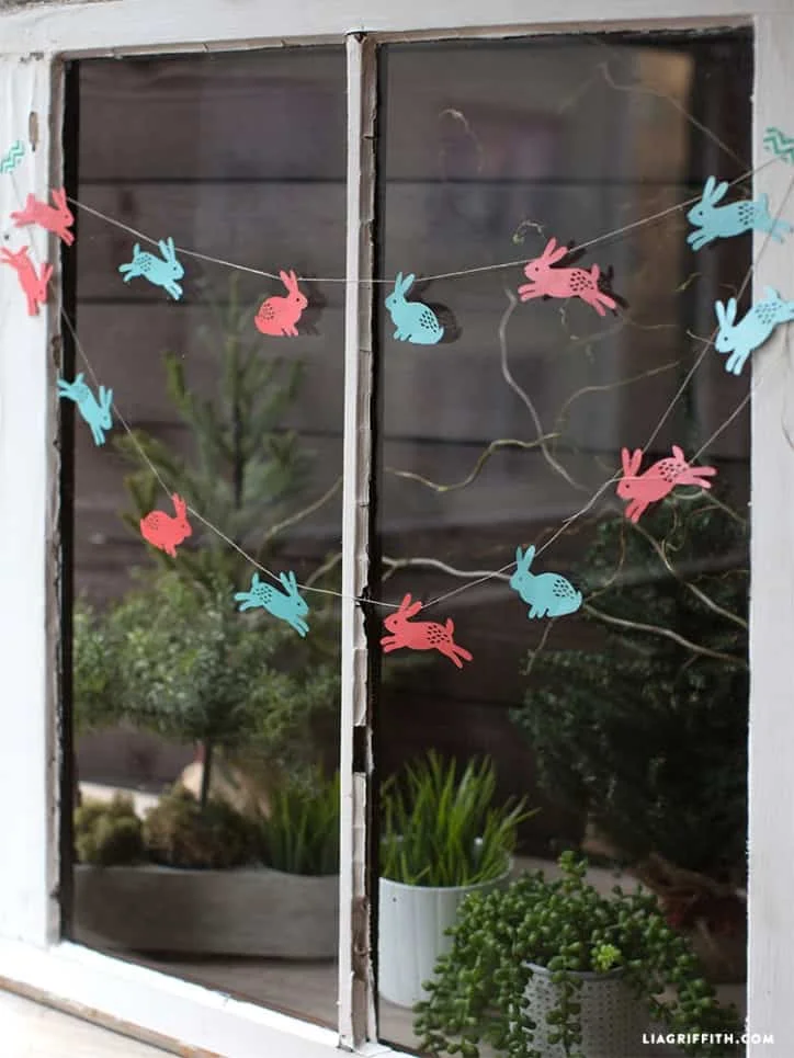 5. Wicker de papel maché recortado con conejito