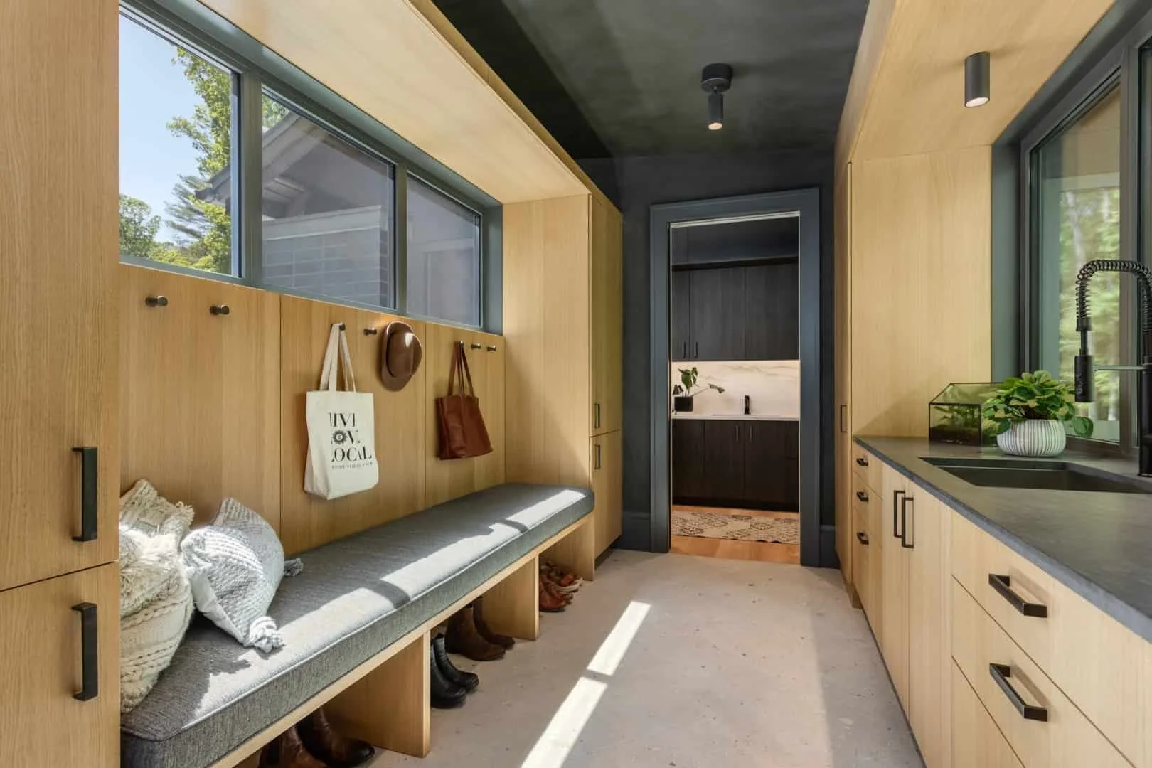 9. Vestíbulo rústico