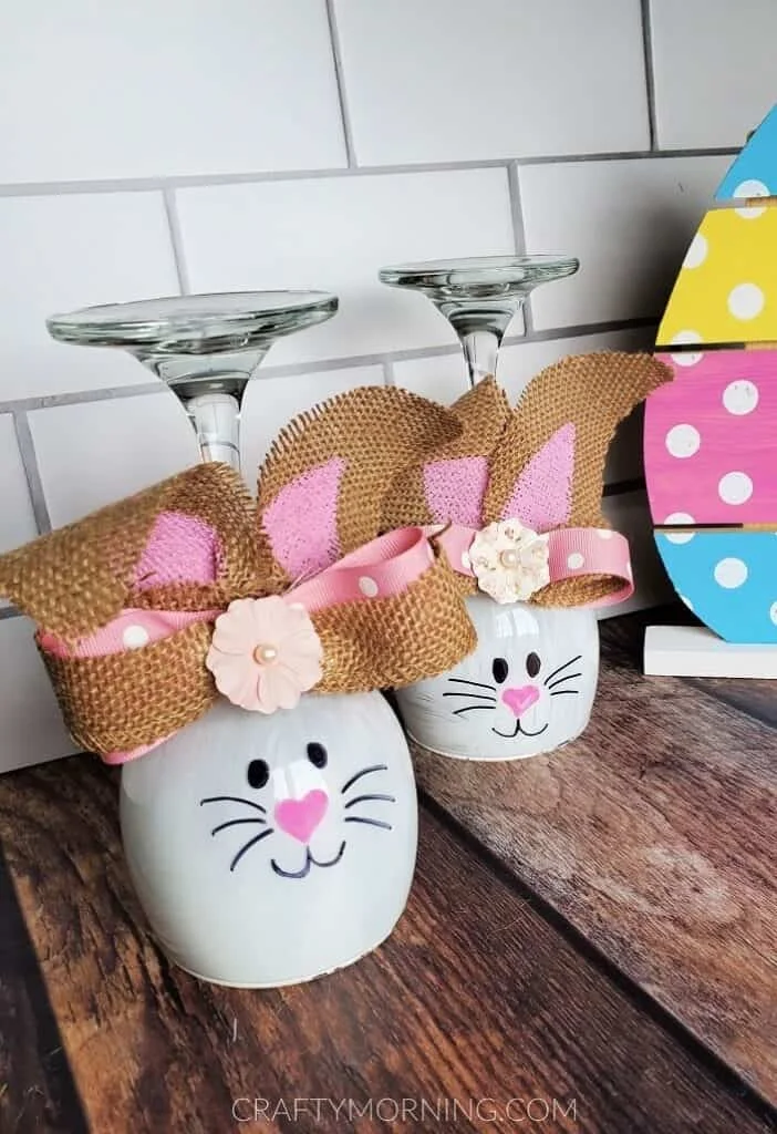 12. Conejos en copas con vino