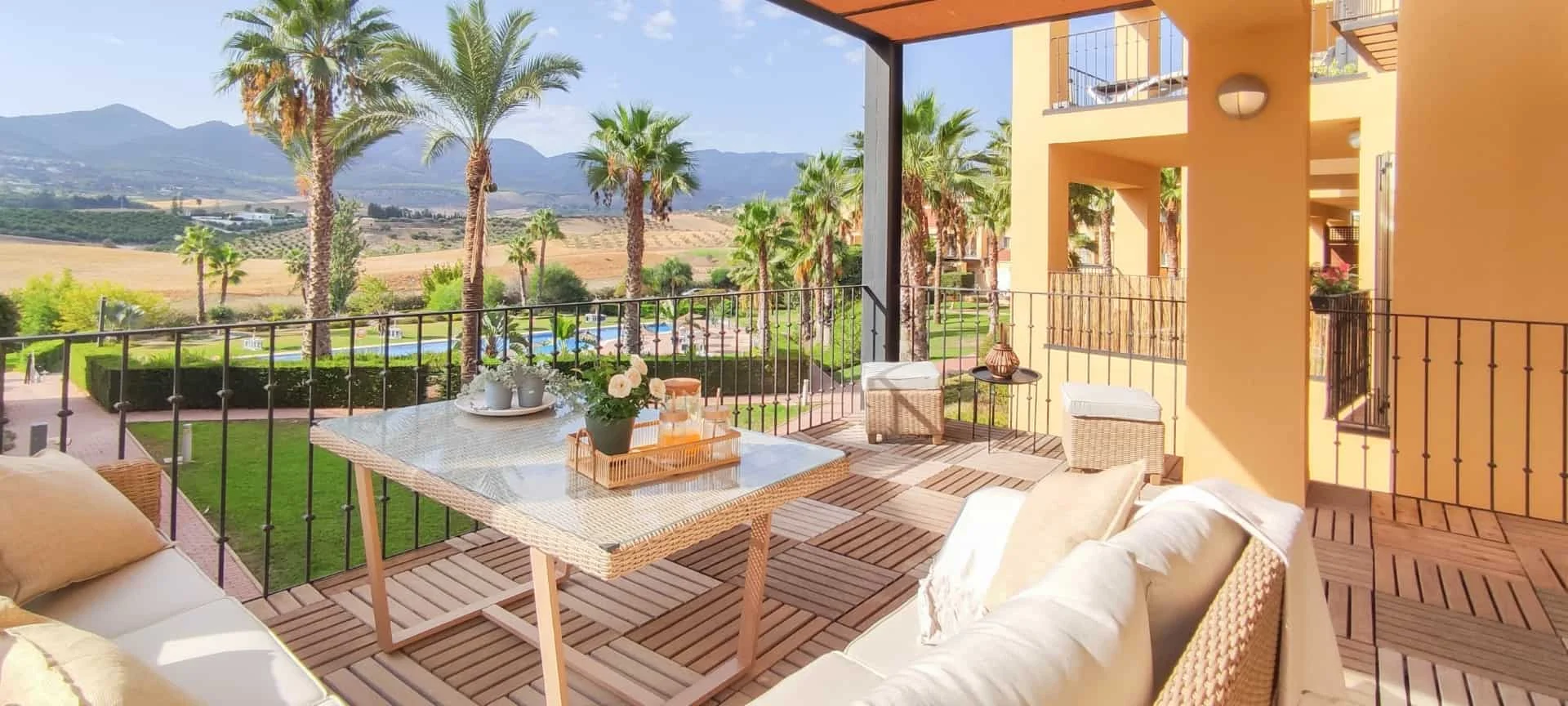 13. Balcón rústico