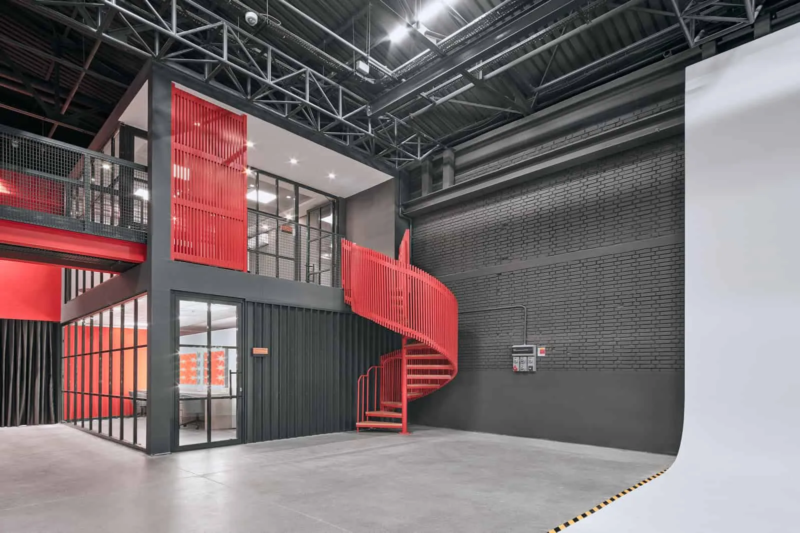 IGLO Architects设计的Arçelik内容工作室,位于土耳其科凯利