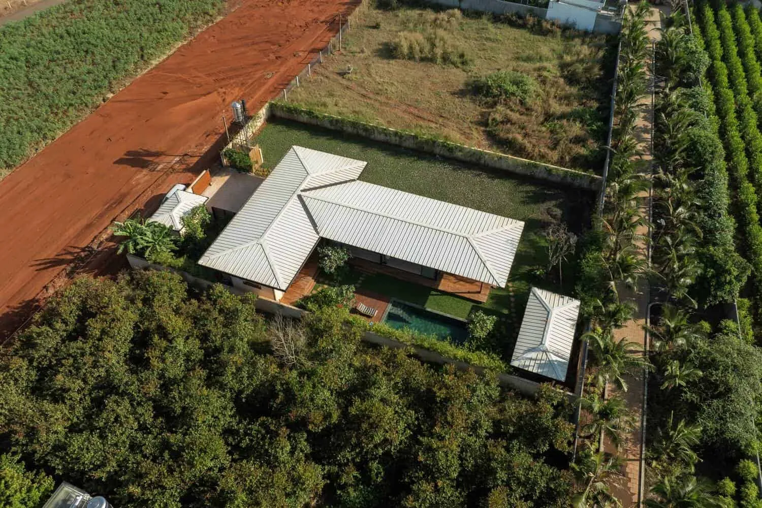 Eco-Friendly Vacation Home on the Beach / Kanopea Architecture Studio + T3 Architects / Vietnam