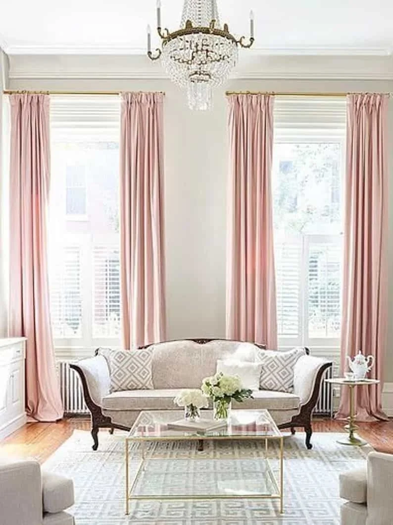 13. Cortinas rosadas estilo bolsillo