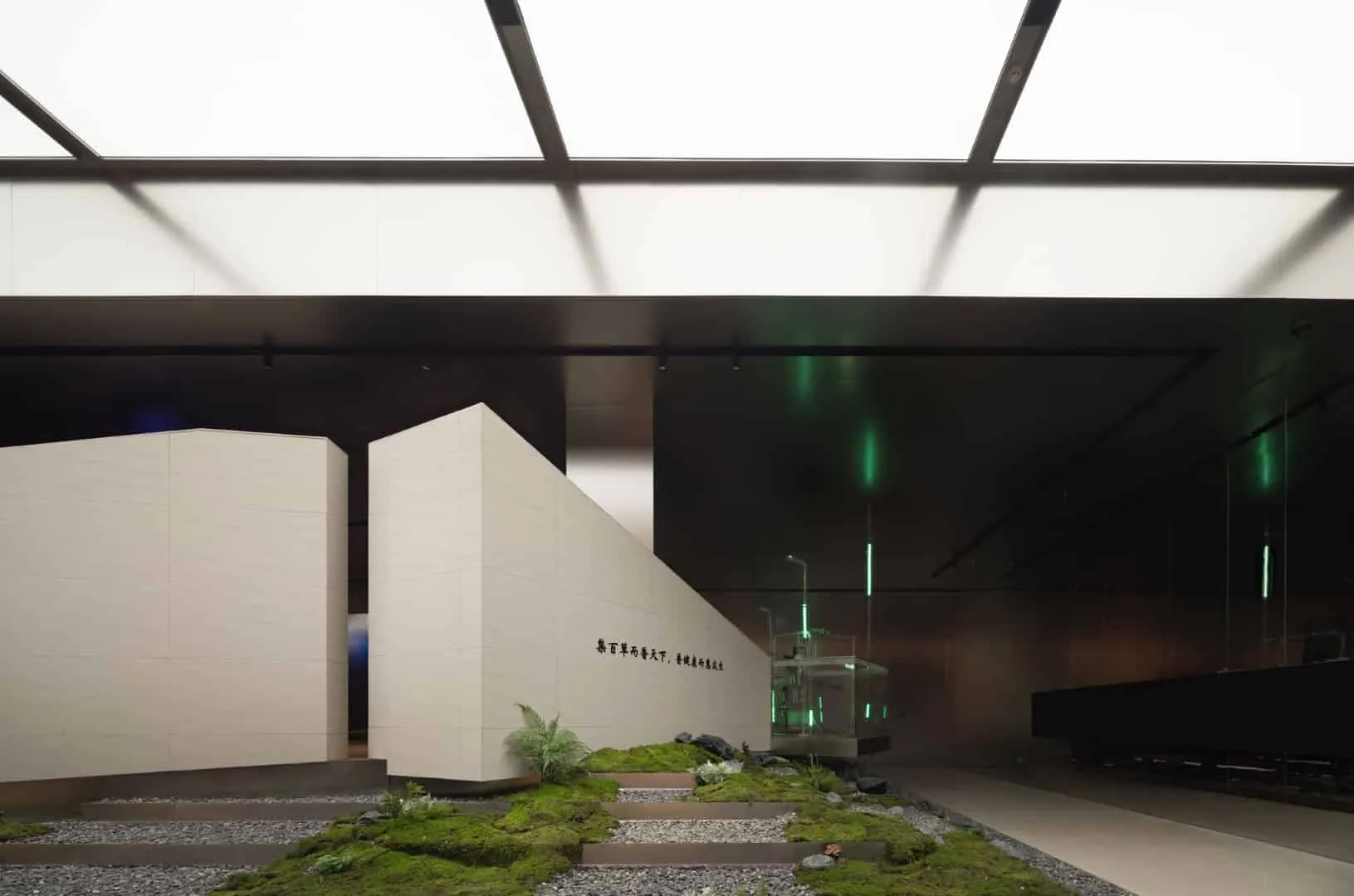 圆形多媒体厅，呈现品牌与生产的360度历史