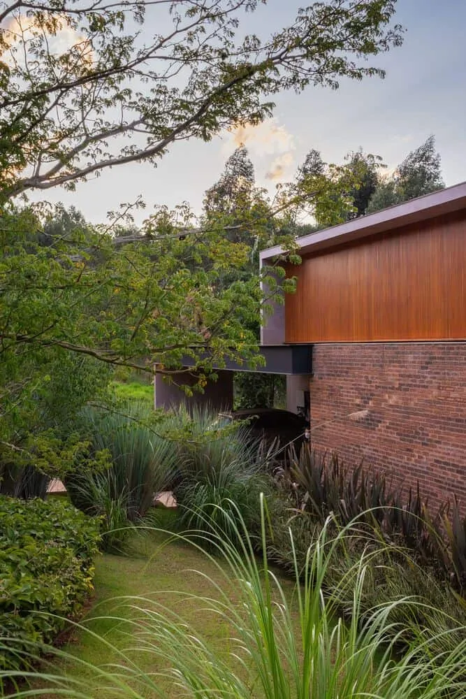 布朗宁斯之家由帕布洛·兰萨建筑事务所设计——花园视角，伊图