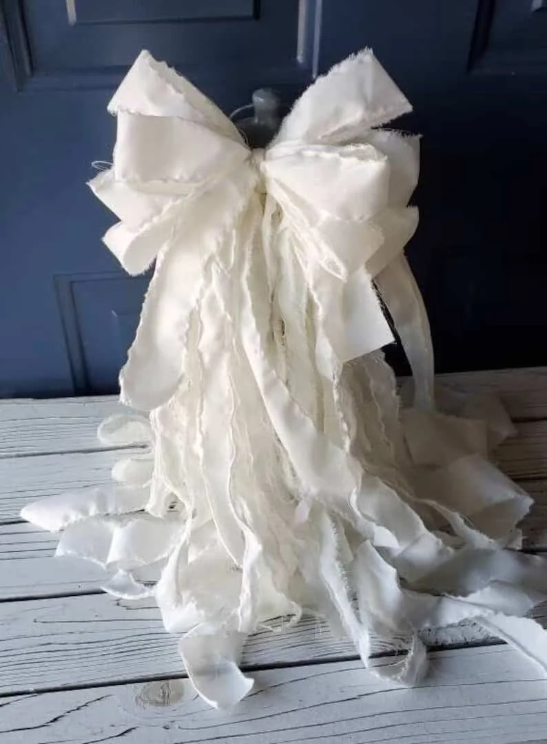 14. Білий кремовий венок кокетки