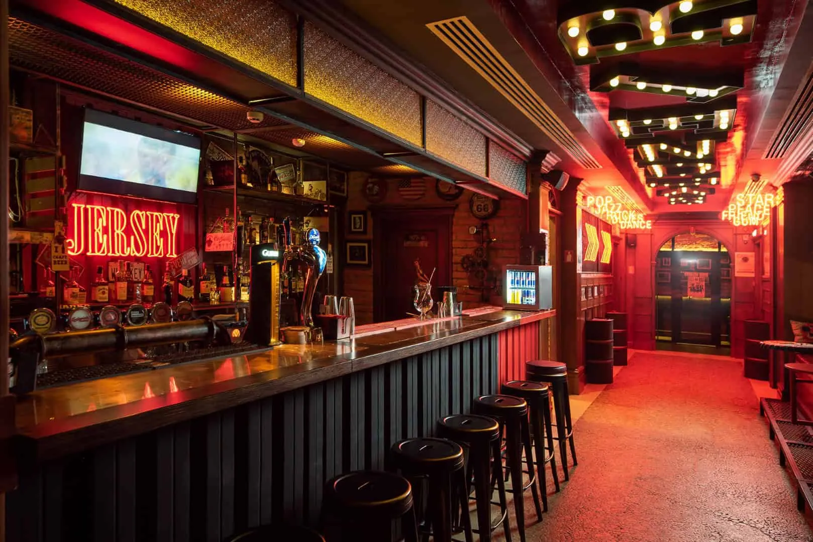 Friendly's Music Pub by Kvadrat Architects: A Heartfelt Tribute to Music, History and Design