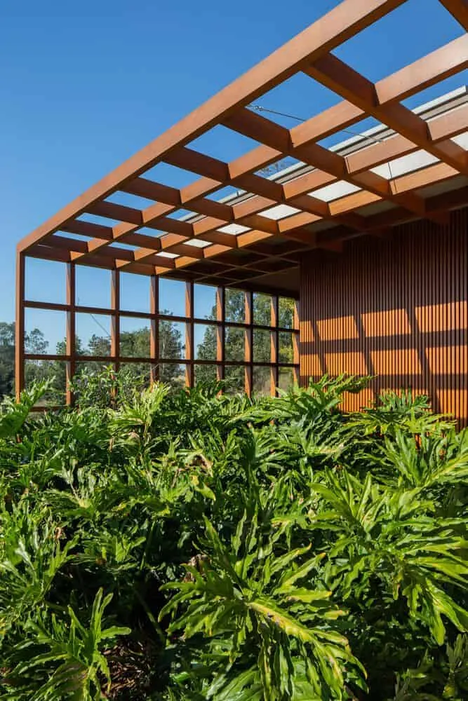 布朗宁斯之家由帕布洛·兰萨建筑事务所设计——格栅门廊与花园，伊图，圣保罗