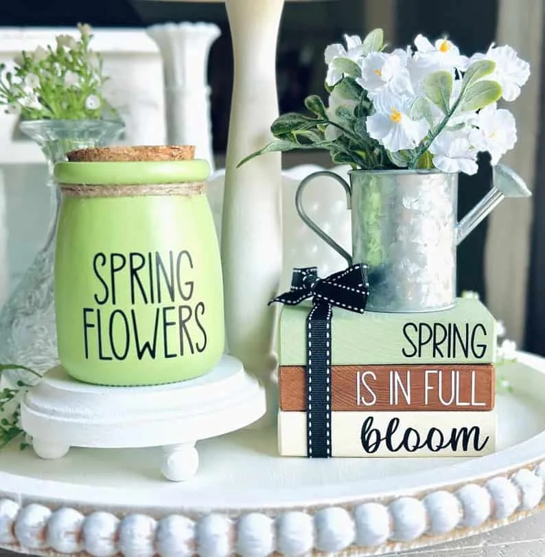 Mesa de decoración multi-nivel primaveral