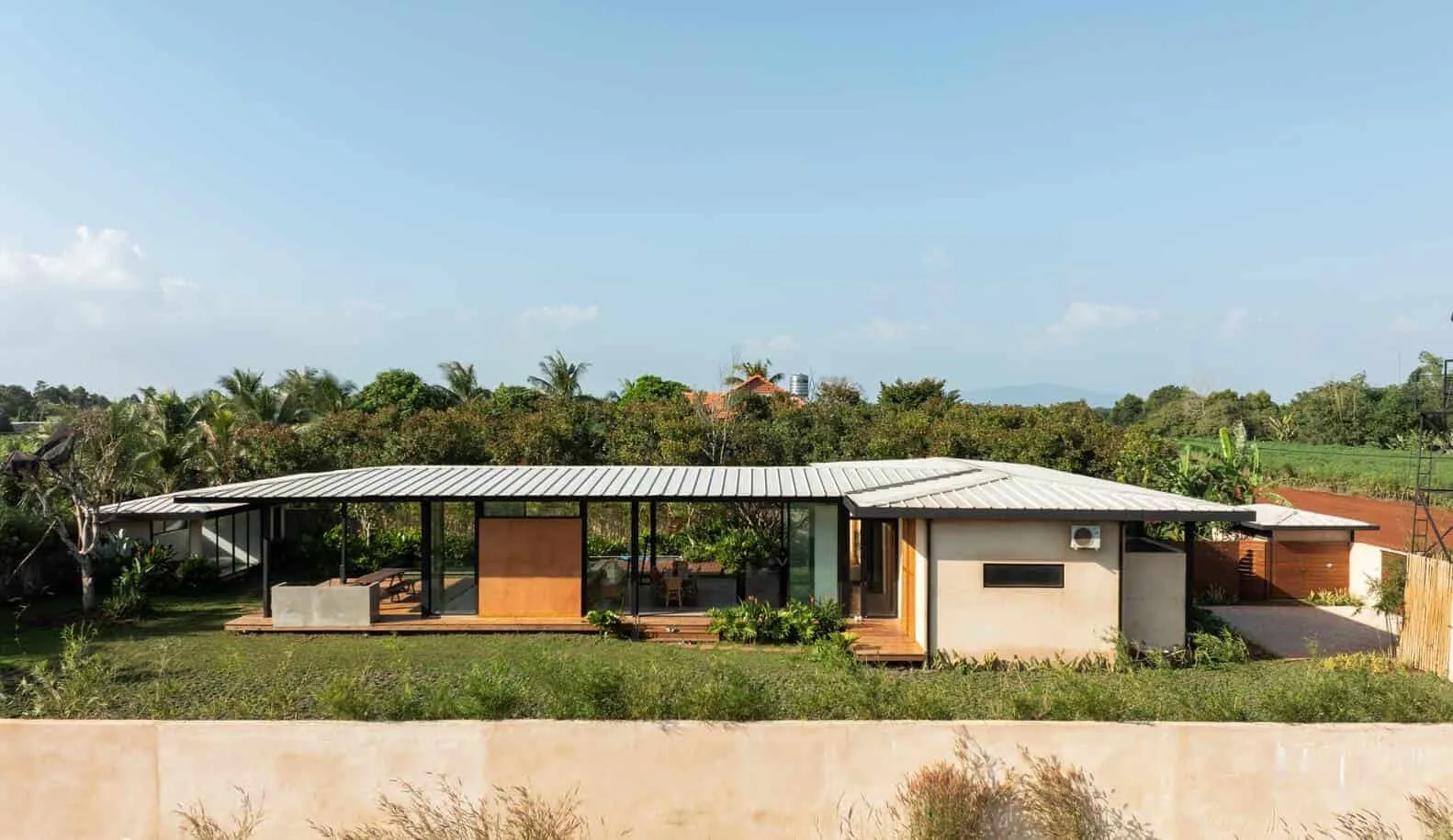 Eco-Friendly Vacation Home on the Beach / Kanopea Architecture Studio + T3 Architects / Vietnam