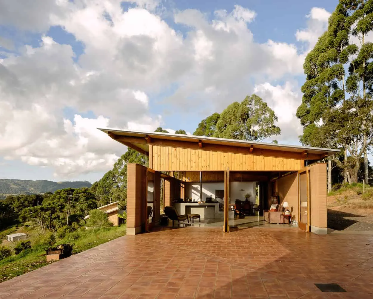 Patio Guapuruvu House | Estudio Piloti Arquitetura | Camanducaia, Brazil
