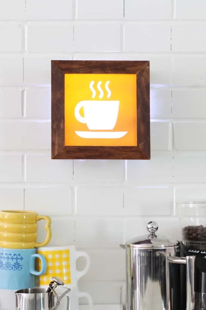 8. Tablero de Café Iluminado DIY