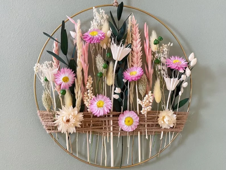 14. Guirnalda primaveral con margaritas rosadas