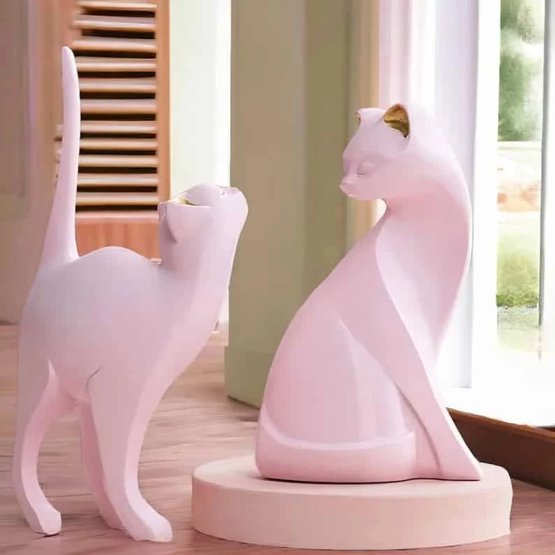 9. Esculturas de gatos rosadas