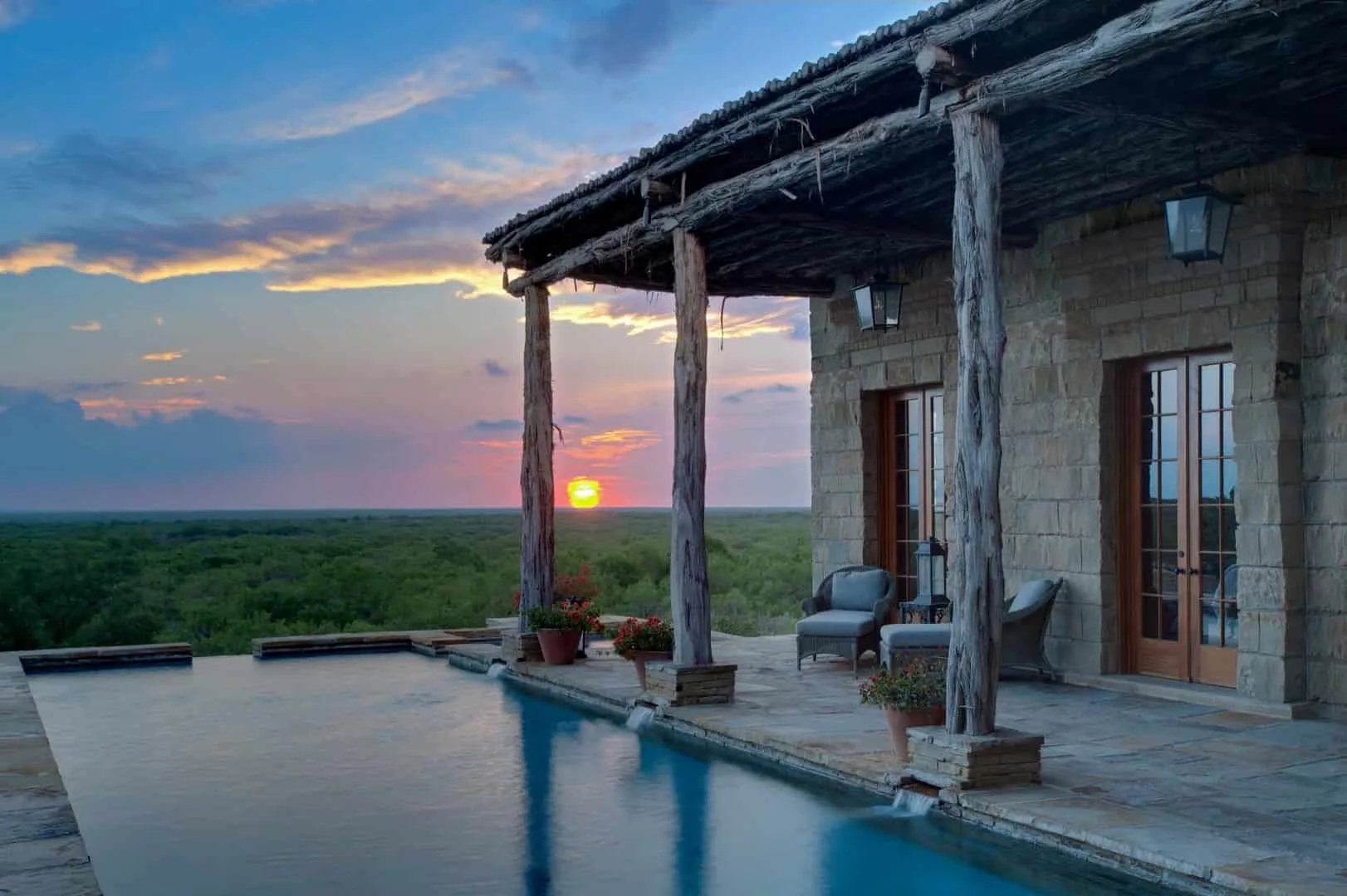 7. Rustic Porch, Остін