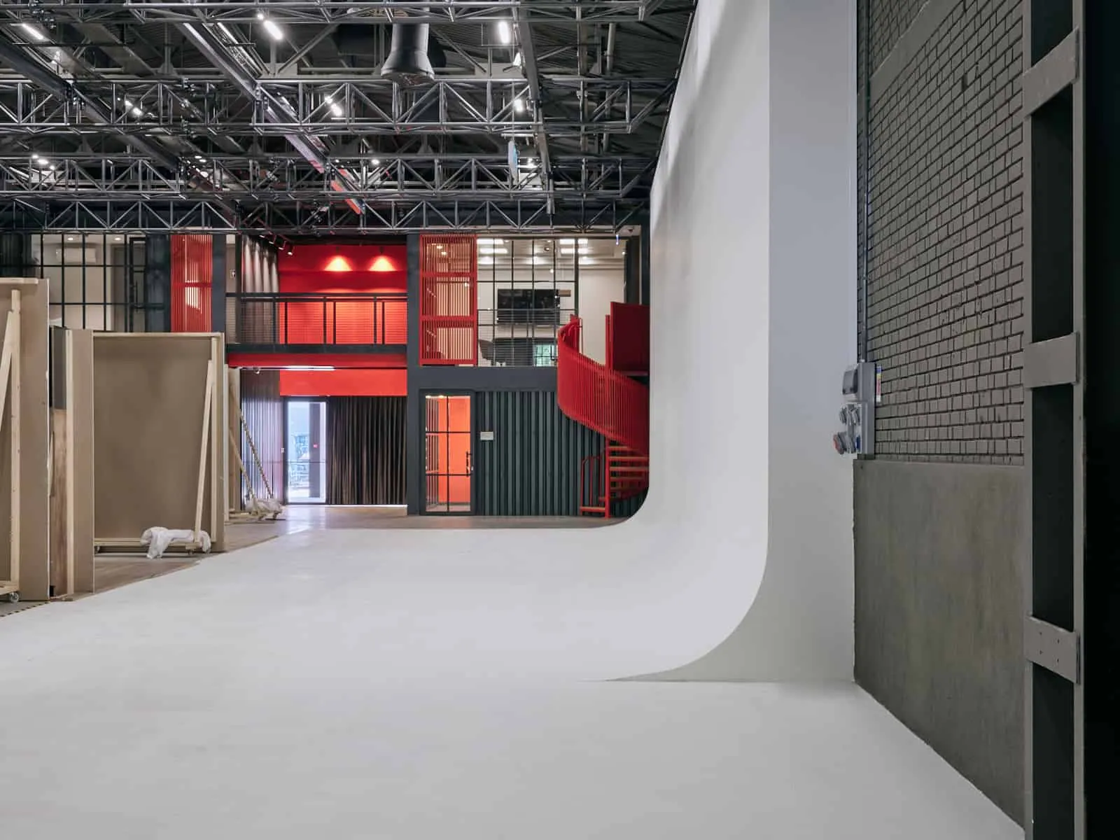 IGLO Architects设计的Arçelik内容工作室,位于土耳其科凯利