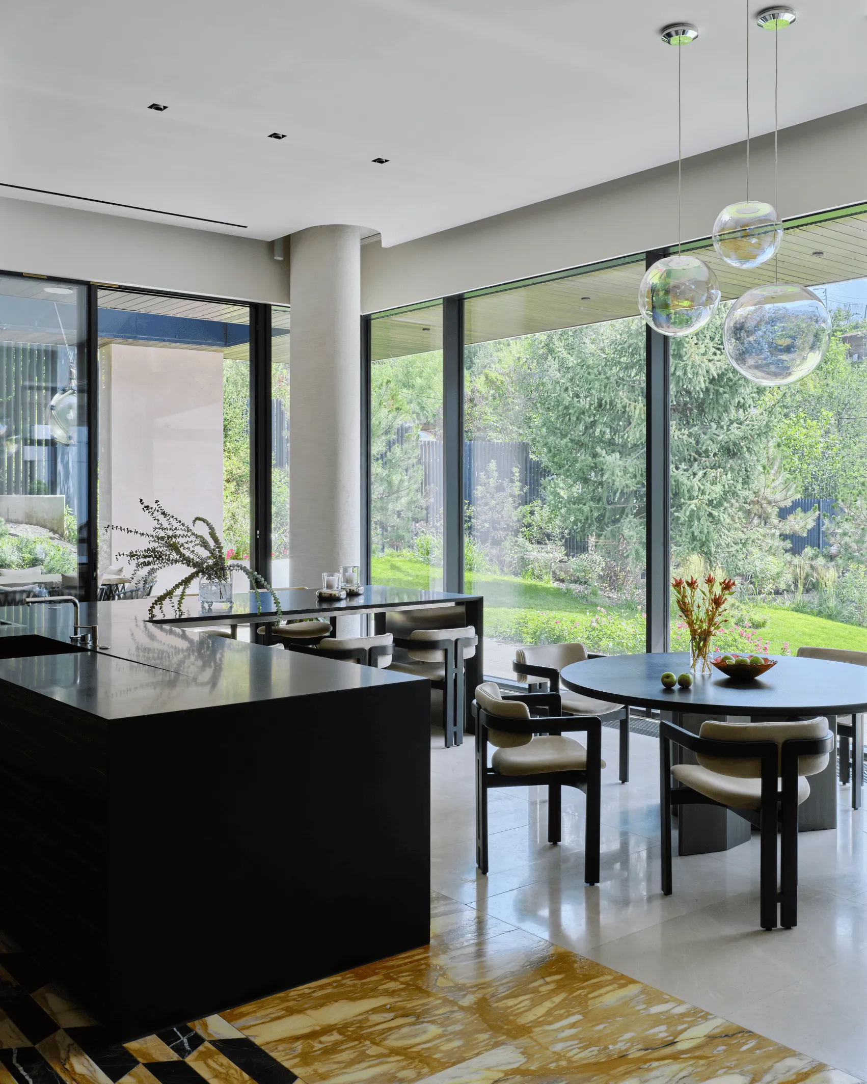 阿拉木图明亮多彩住宅由亚历山大·佩奇科和丹尼拉·马利舍夫设计 阿拉木图明亮多彩住宅由亚历山大·佩奇科和丹尼拉·马利舍夫设计