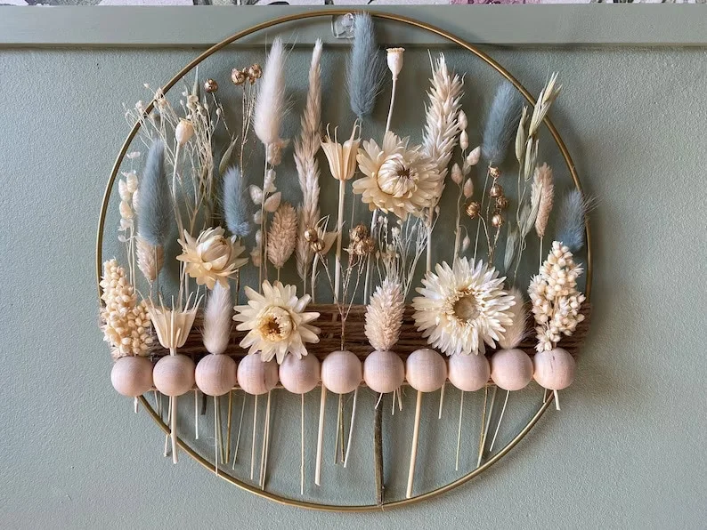 13. Anillo floral dorado