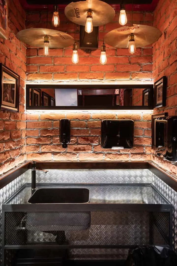 Friendly's Music Pub by Kvadrat Architects: A Heartfelt Tribute to Music, History and Design