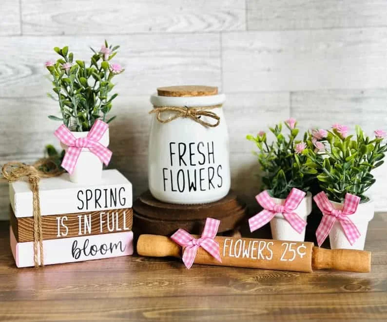 Decoración interior primaveral brillante