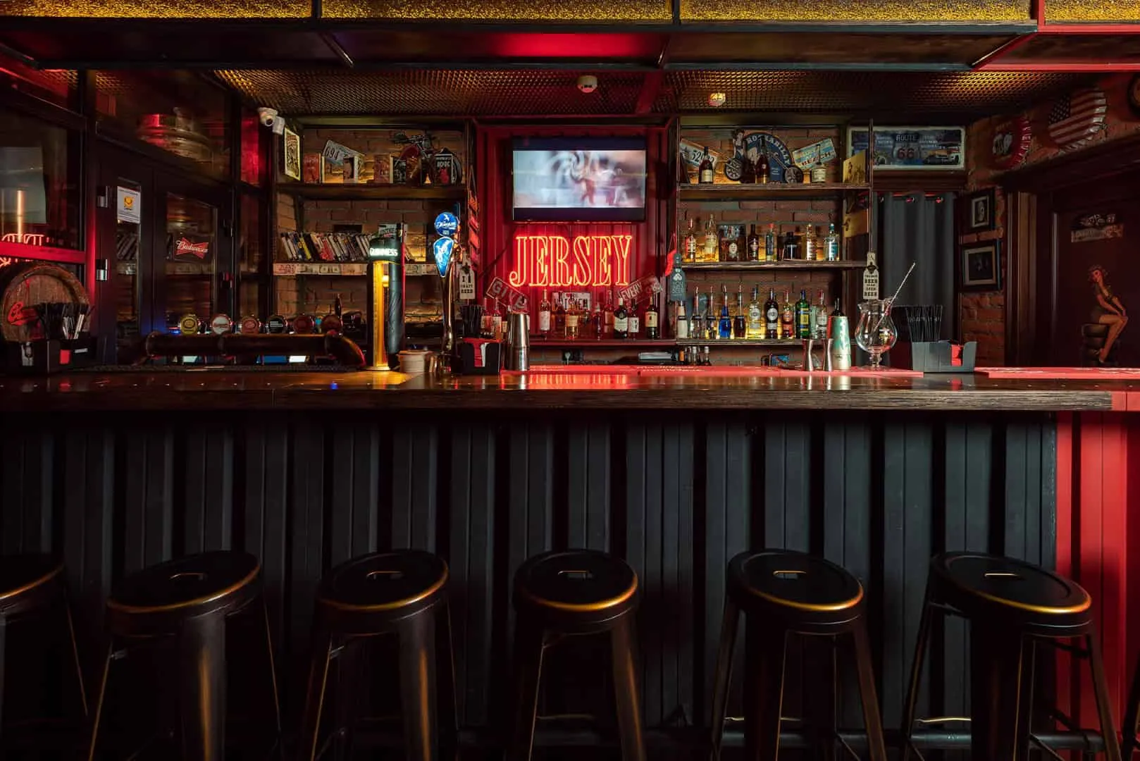 Friendly's Music Pub by Kvadrat Architects: A Heartfelt Tribute to Music, History and Design