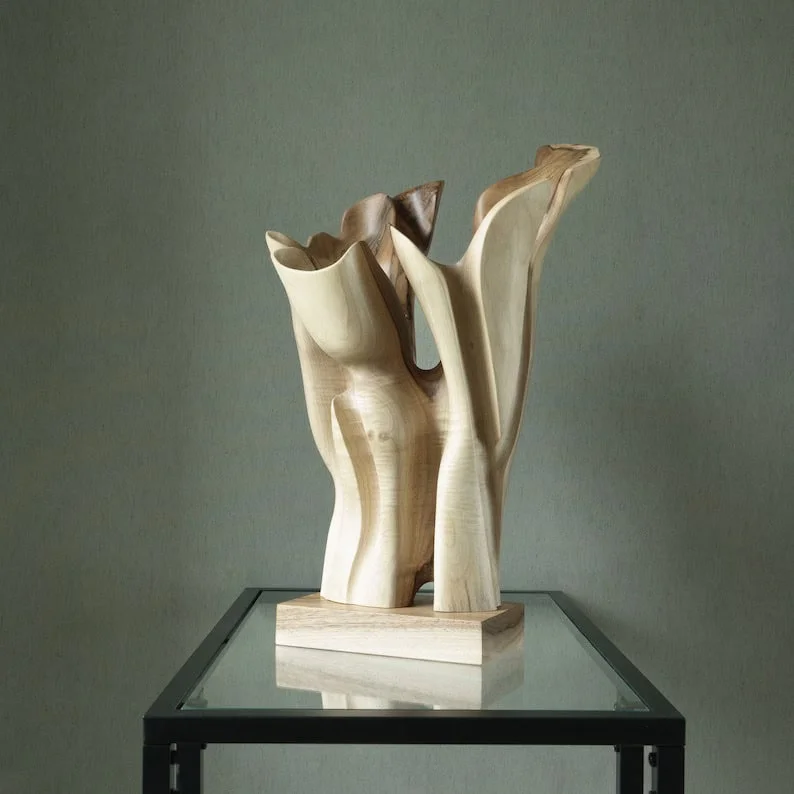 13. Escultura de madera húngara hecha a mano