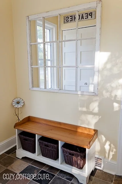 7. Un marco viejo convertido en espejo del pasillo