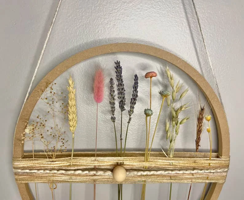 6. Guirnalda de flores secas primaverales