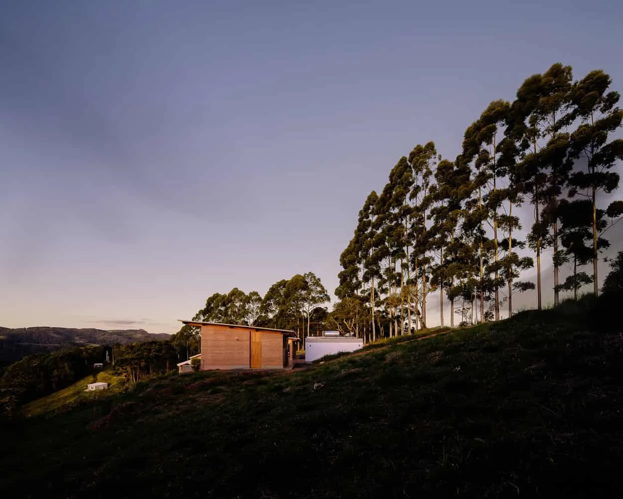 Patio Guapuruvu House | Estudio Piloti Arquitetura | Camanducaia, Brazil