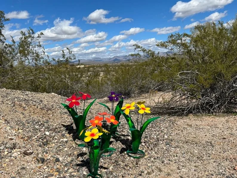 14. Ramo de flores metálicas