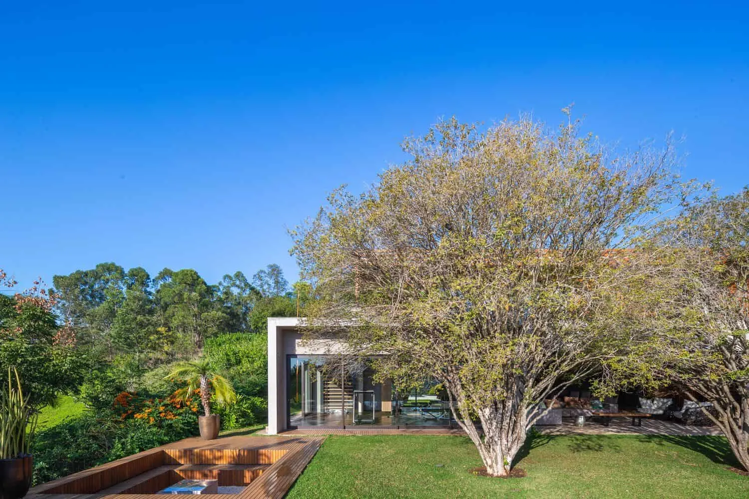 布朗宁斯之家由帕布洛·兰萨建筑事务所设计——花园凉亭视角，伊图，圣保罗