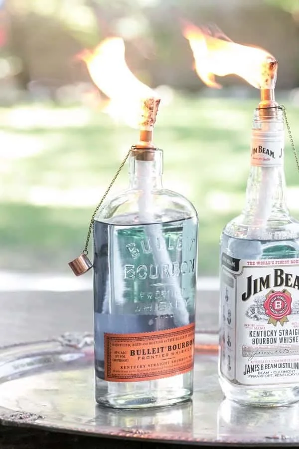 7. Farolas al aire libre de botellas con whisky